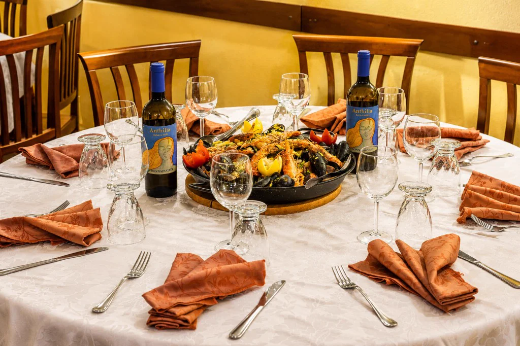 Frutti di mare in padella da condividere al ristorante Nuova Cernaia a Venaria Reale, vicino Torino